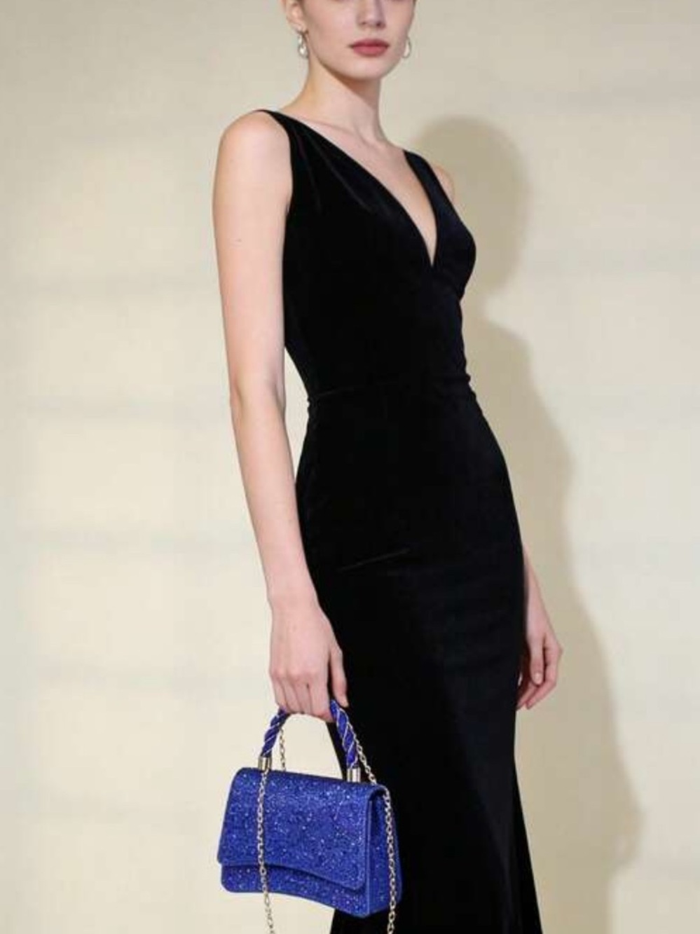 Elegant Sequin Top-Handle Bag in Fuchsia Pink - Picture 2 of 16